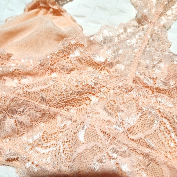 Beautiful light pink shiny lace racer back bralett size extra large NWOT - Picture 4 of 5